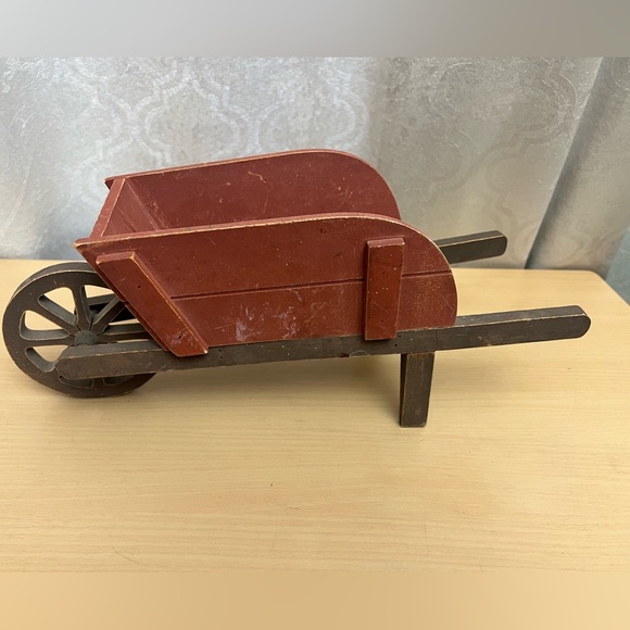 Distressed/rustic wheelbarrow. - Picture 9 of 12